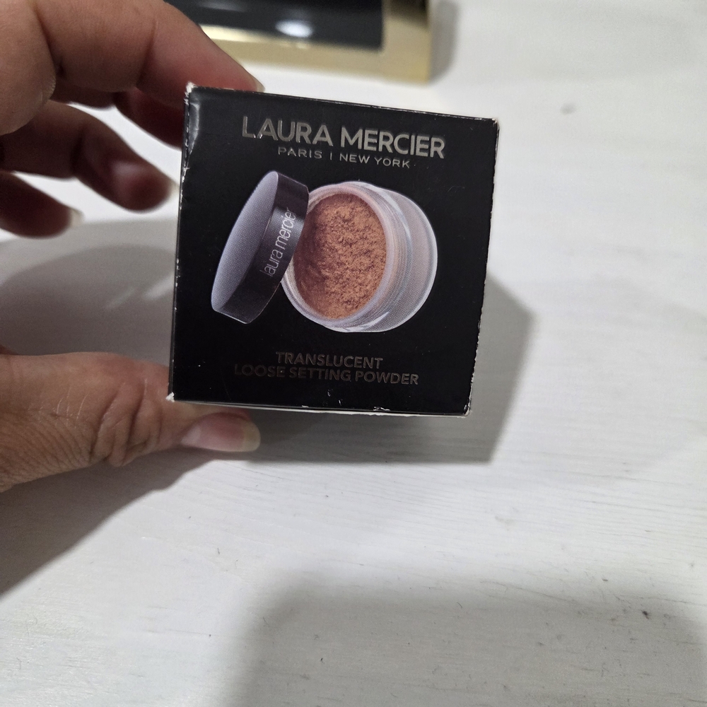 Laura Mercier Translucent Loose Setting Powder - Black and Tan Packaging